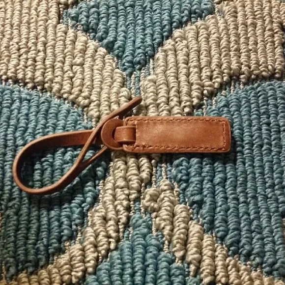 Marc Fisher Hangtag Gold/Brown Leather Charm. - Picture 2 of 3
